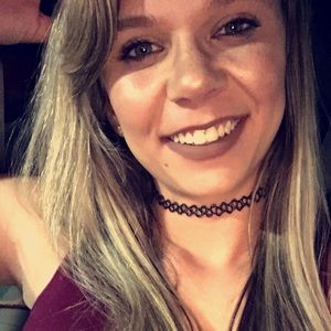 Meet your Posher, Courtney